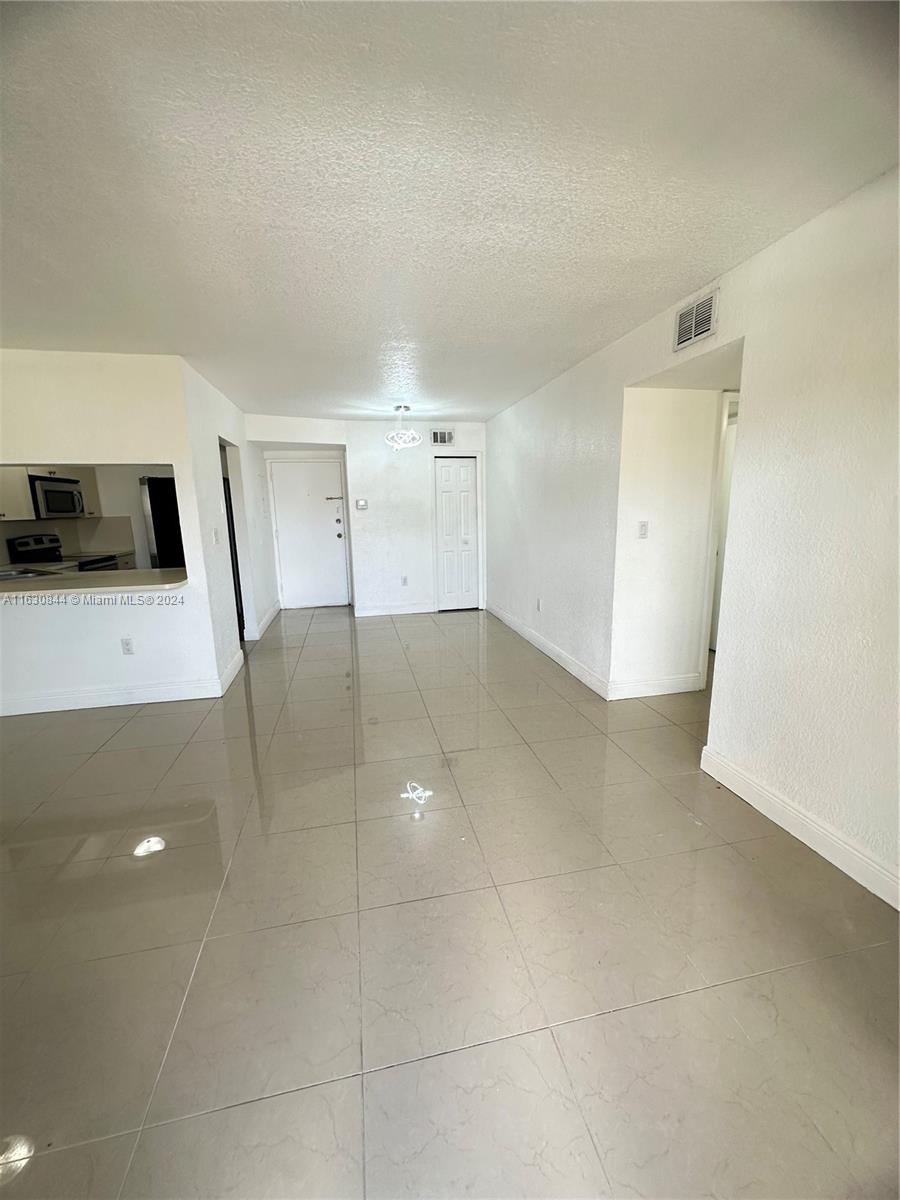 VISIONS AT FOUNTAINBLEAU - Residential Lease