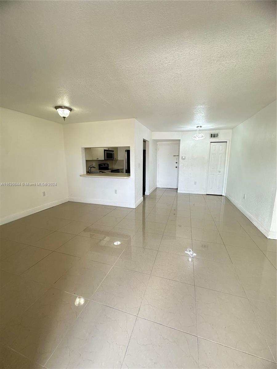 VISIONS AT FOUNTAINBLEAU - Residential Lease