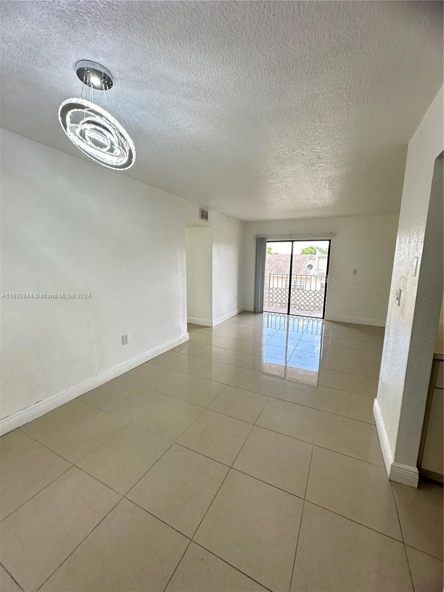 VISIONS AT FOUNTAINBLEAU - Residential Lease