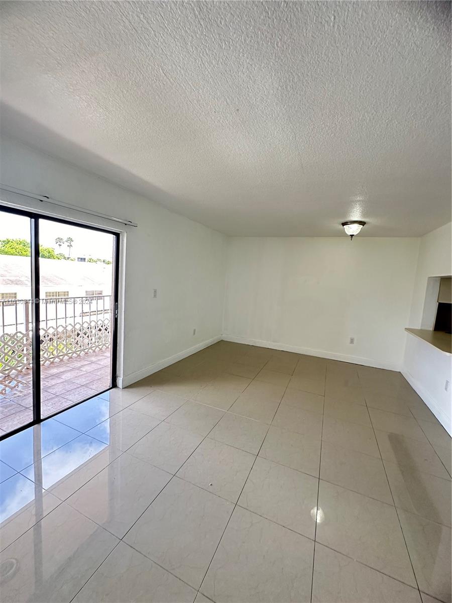 VISIONS AT FOUNTAINBLEAU - Residential Lease