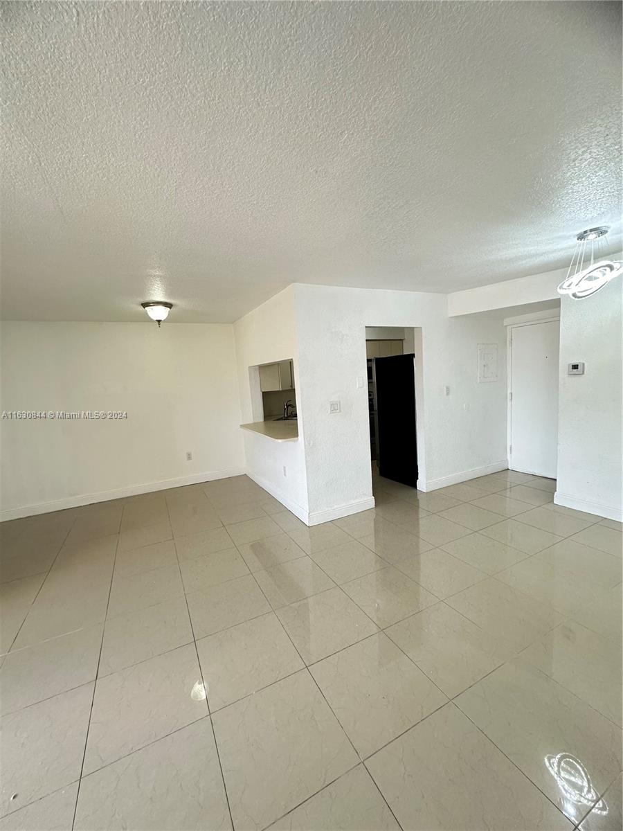 VISIONS AT FOUNTAINBLEAU - Residential Lease