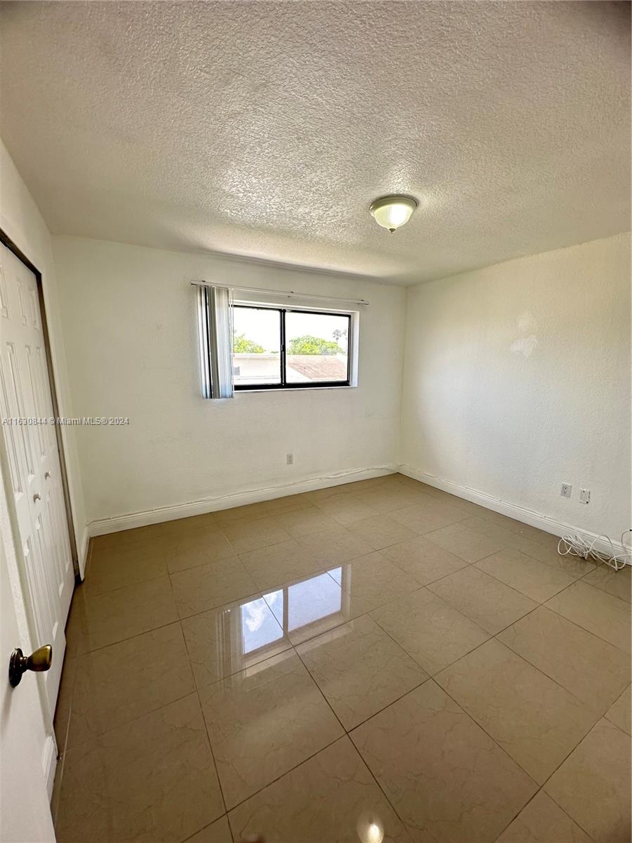 VISIONS AT FOUNTAINBLEAU - Residential Lease