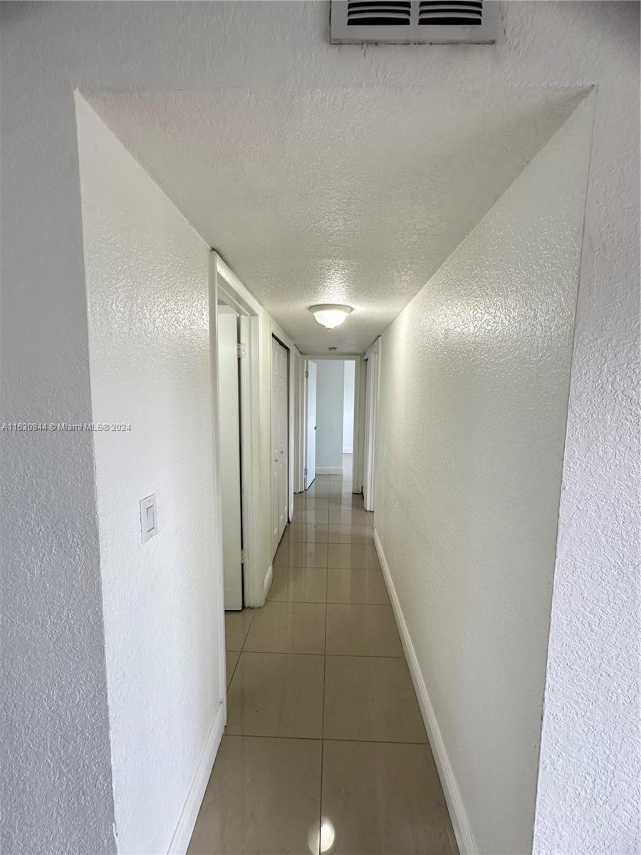 VISIONS AT FOUNTAINBLEAU - Residential Lease