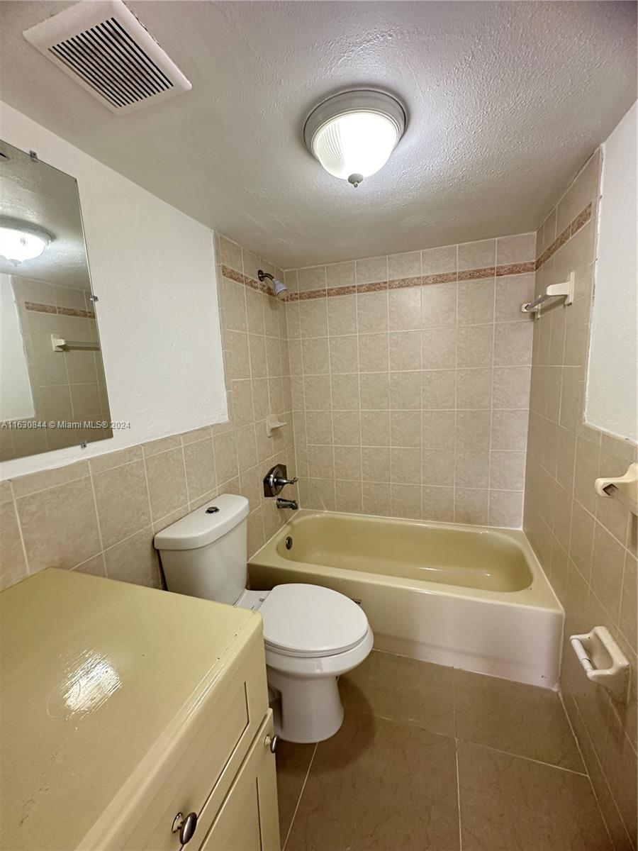 VISIONS AT FOUNTAINBLEAU - Residential Lease