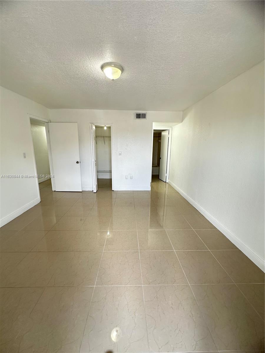 VISIONS AT FOUNTAINBLEAU - Residential Lease