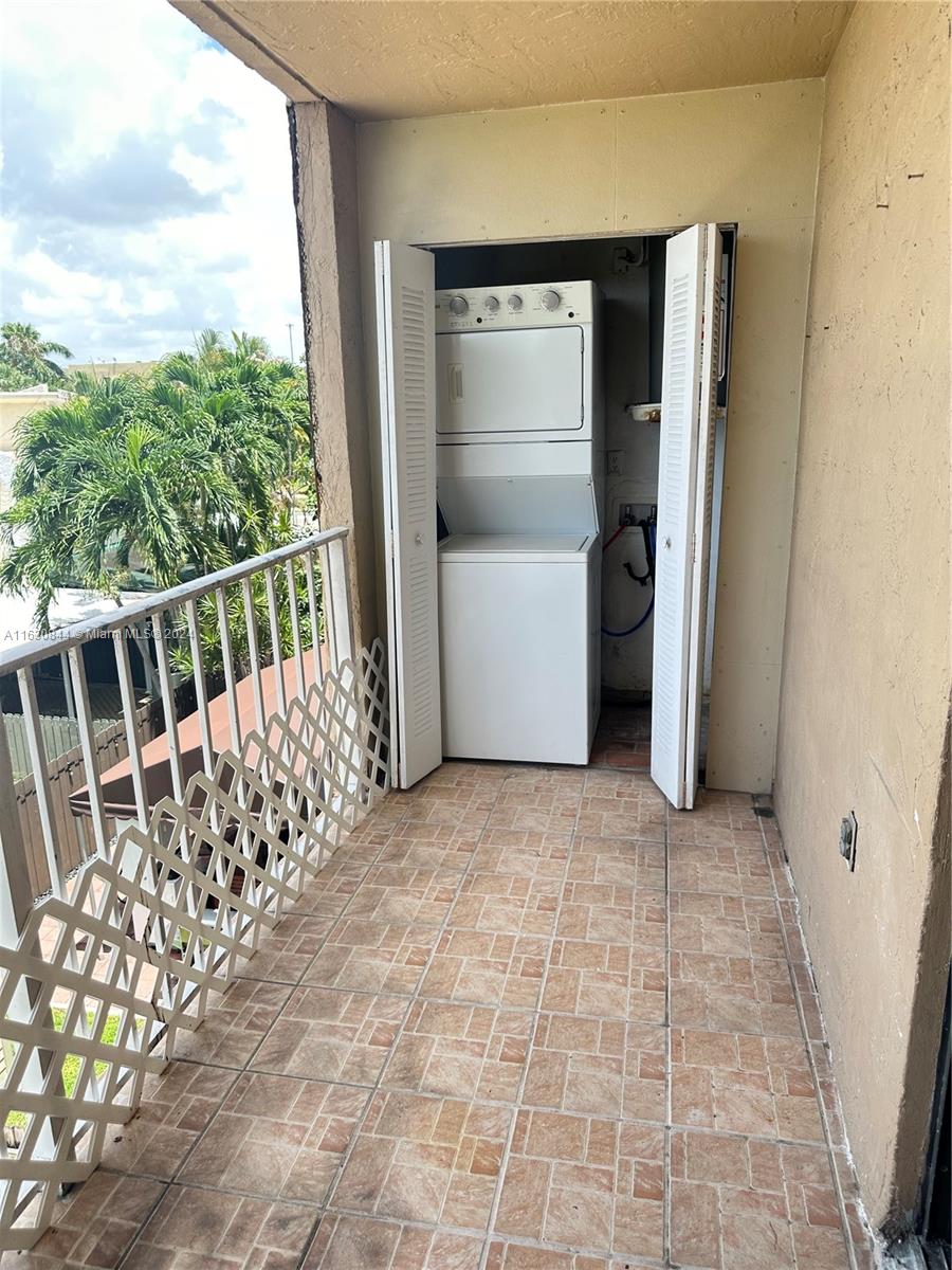 VISIONS AT FOUNTAINBLEAU - Residential Lease