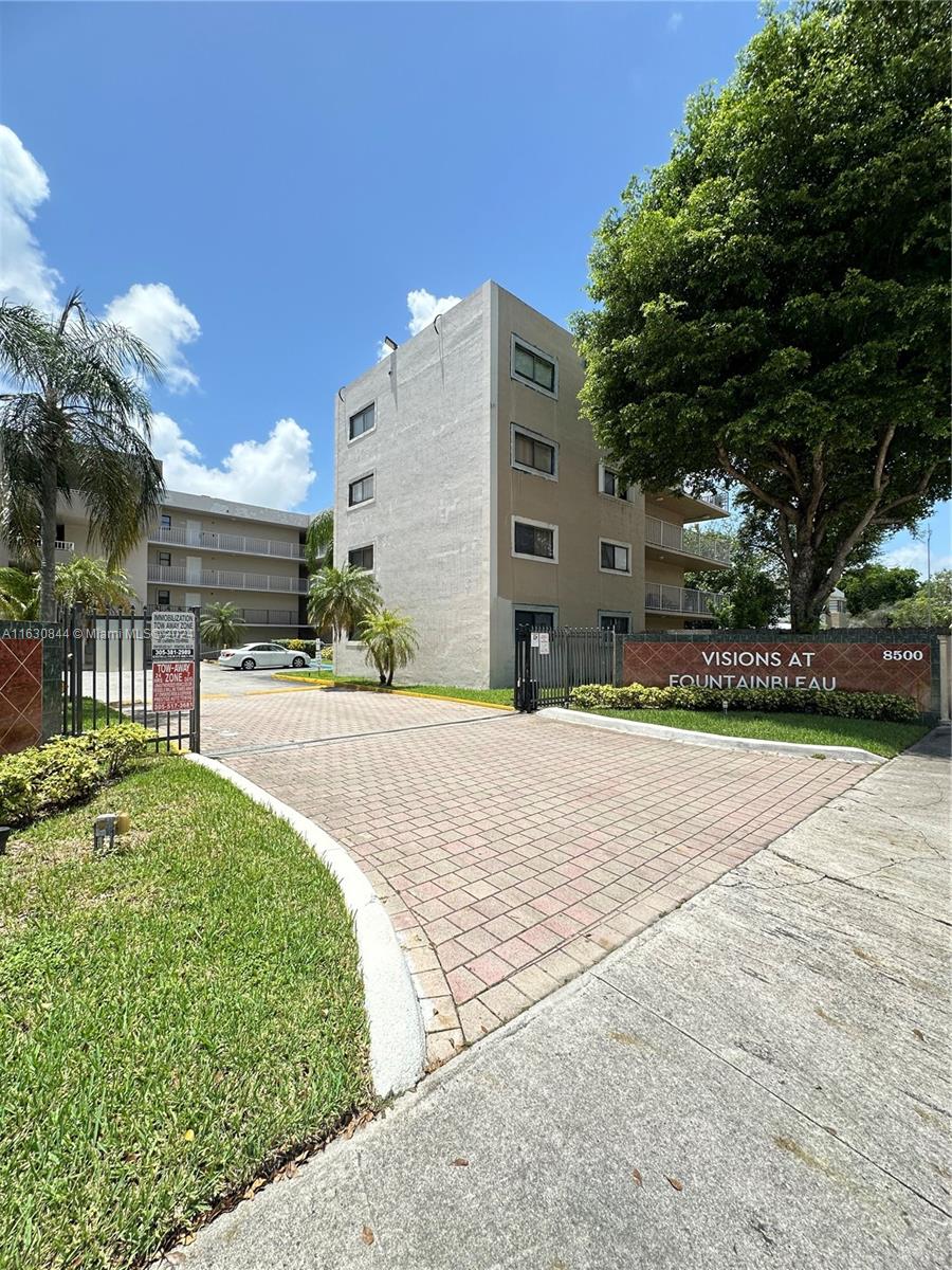 VISIONS AT FOUNTAINBLEAU - Residential Lease