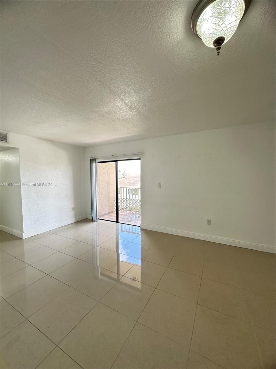 VISIONS AT FOUNTAINBLEAU - Residential Lease