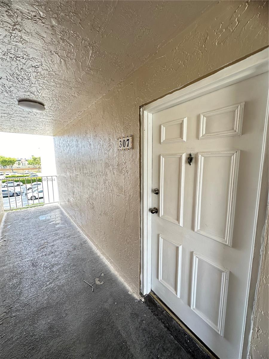 VISIONS AT FOUNTAINBLEAU - Residential Lease