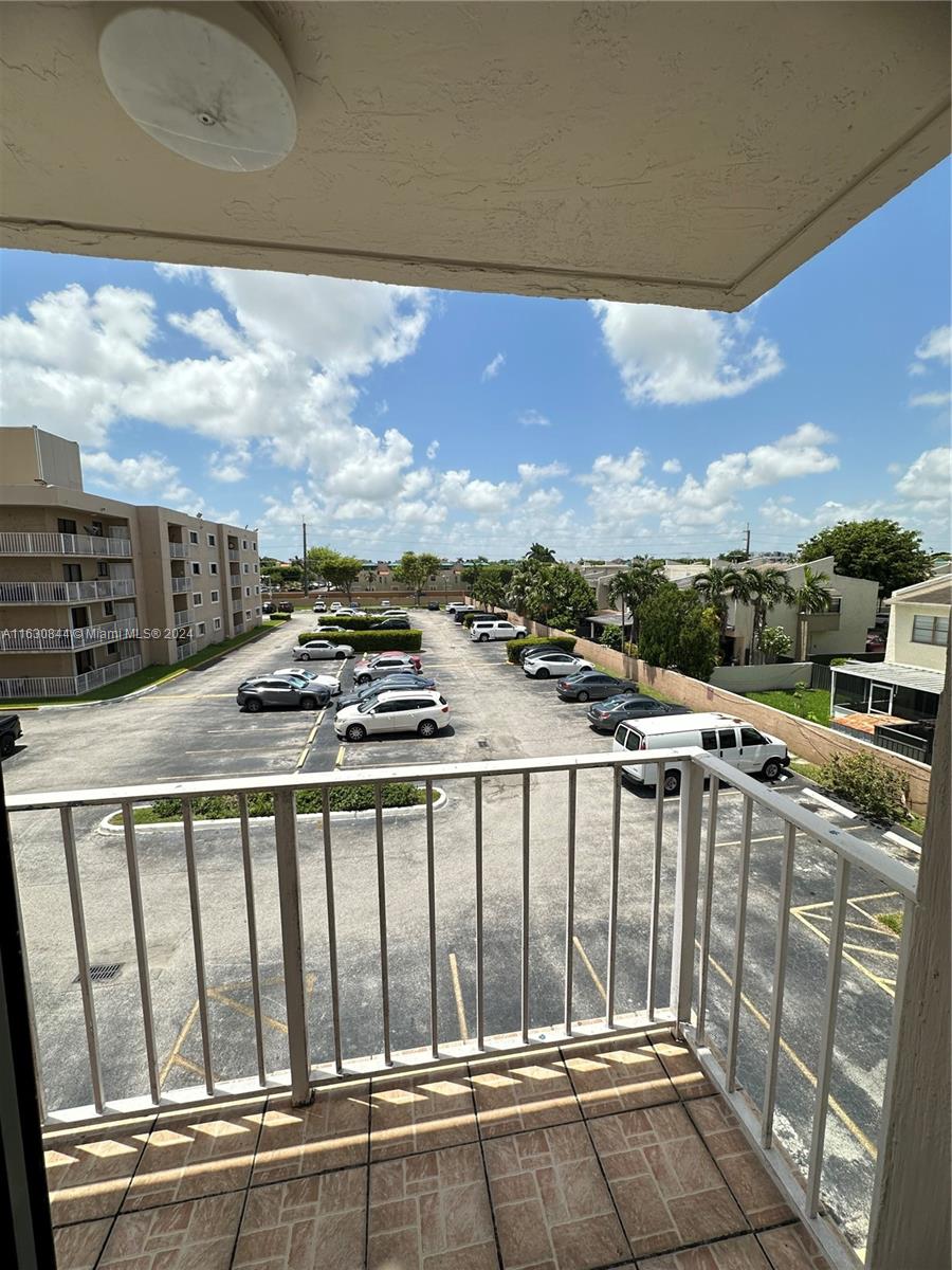 VISIONS AT FOUNTAINBLEAU - Residential Lease