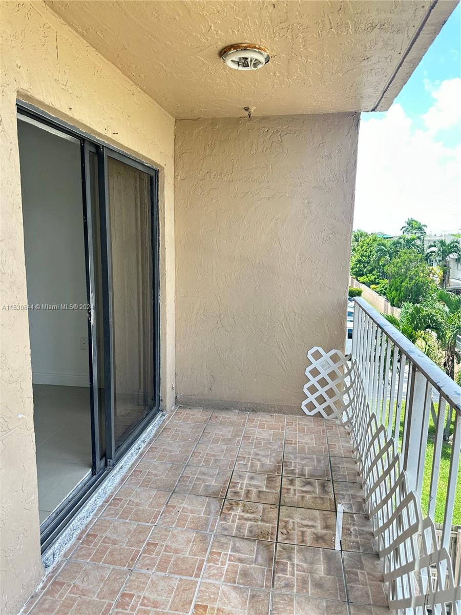 VISIONS AT FOUNTAINBLEAU - Residential Lease