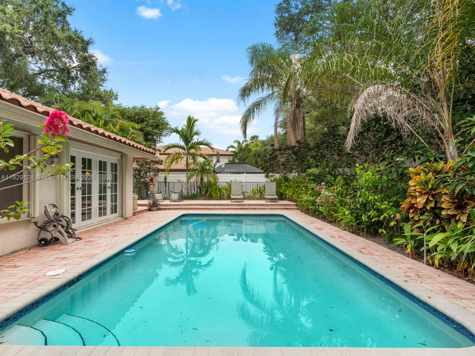 2560 NW 27th St
