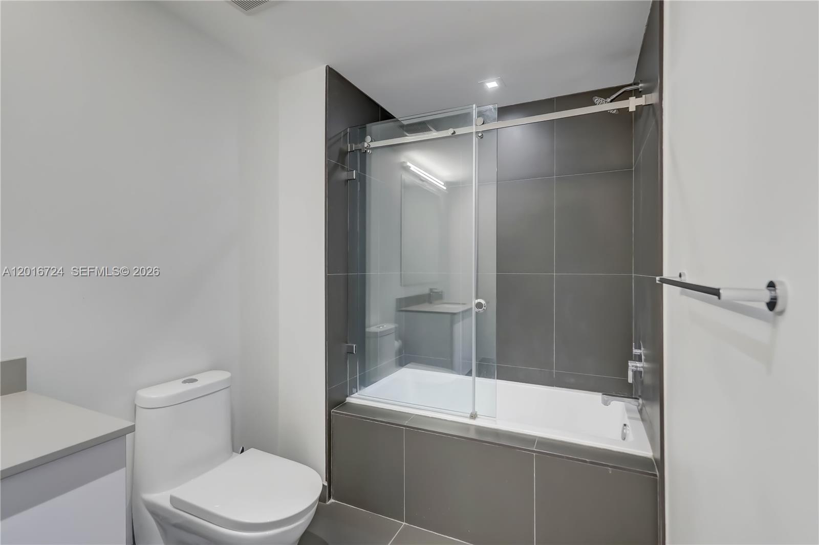 CANVAS CONDO - Residential Lease
