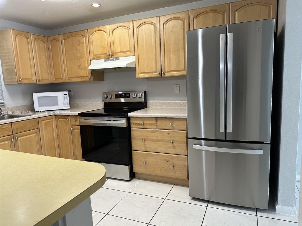 Photo of 6620 SW 41st St #6620, Davie, FL 33314 (MLS # A11805320)