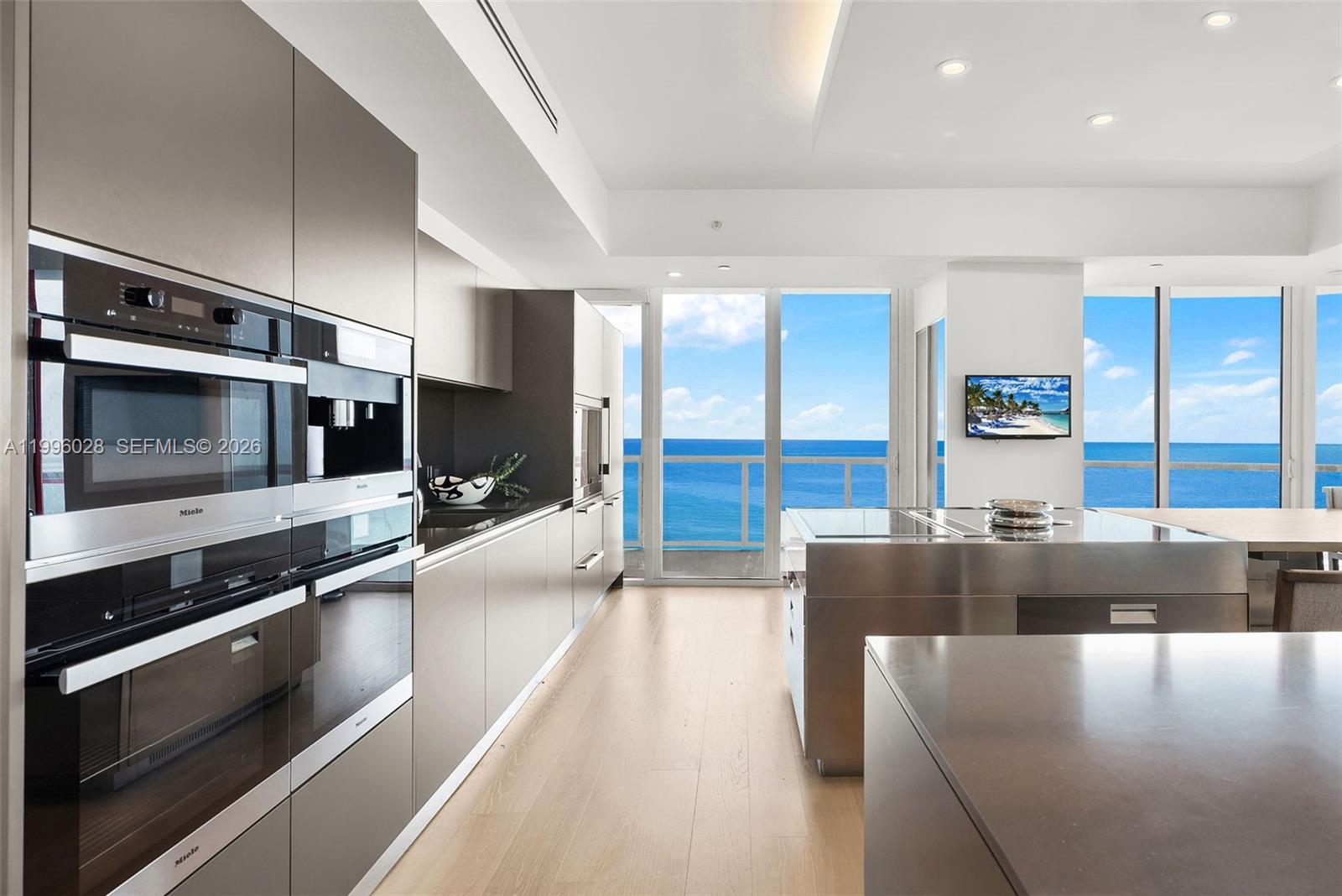 CONTINUUM ON SOUTH BEACH - Residential