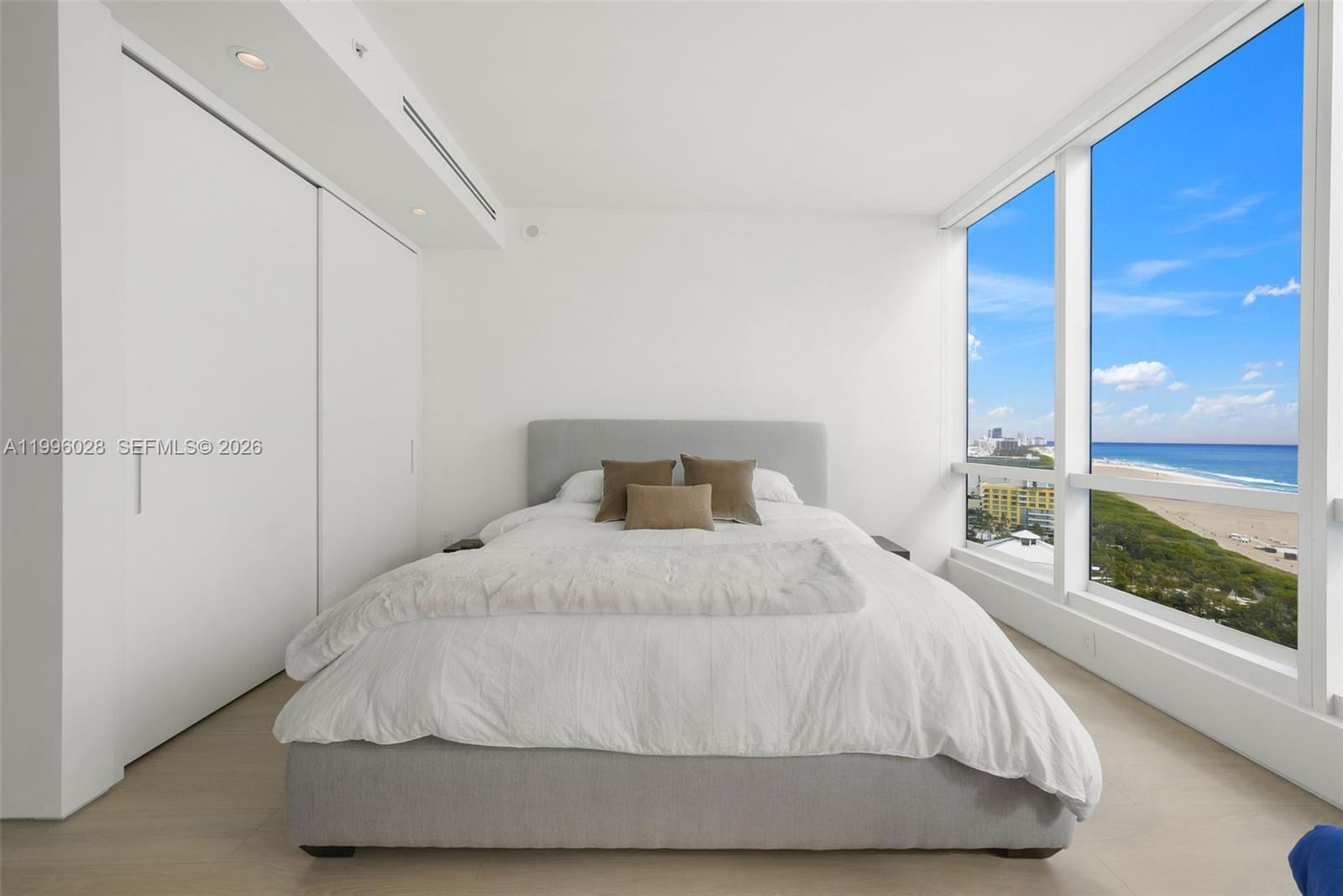 CONTINUUM ON SOUTH BEACH - Residential