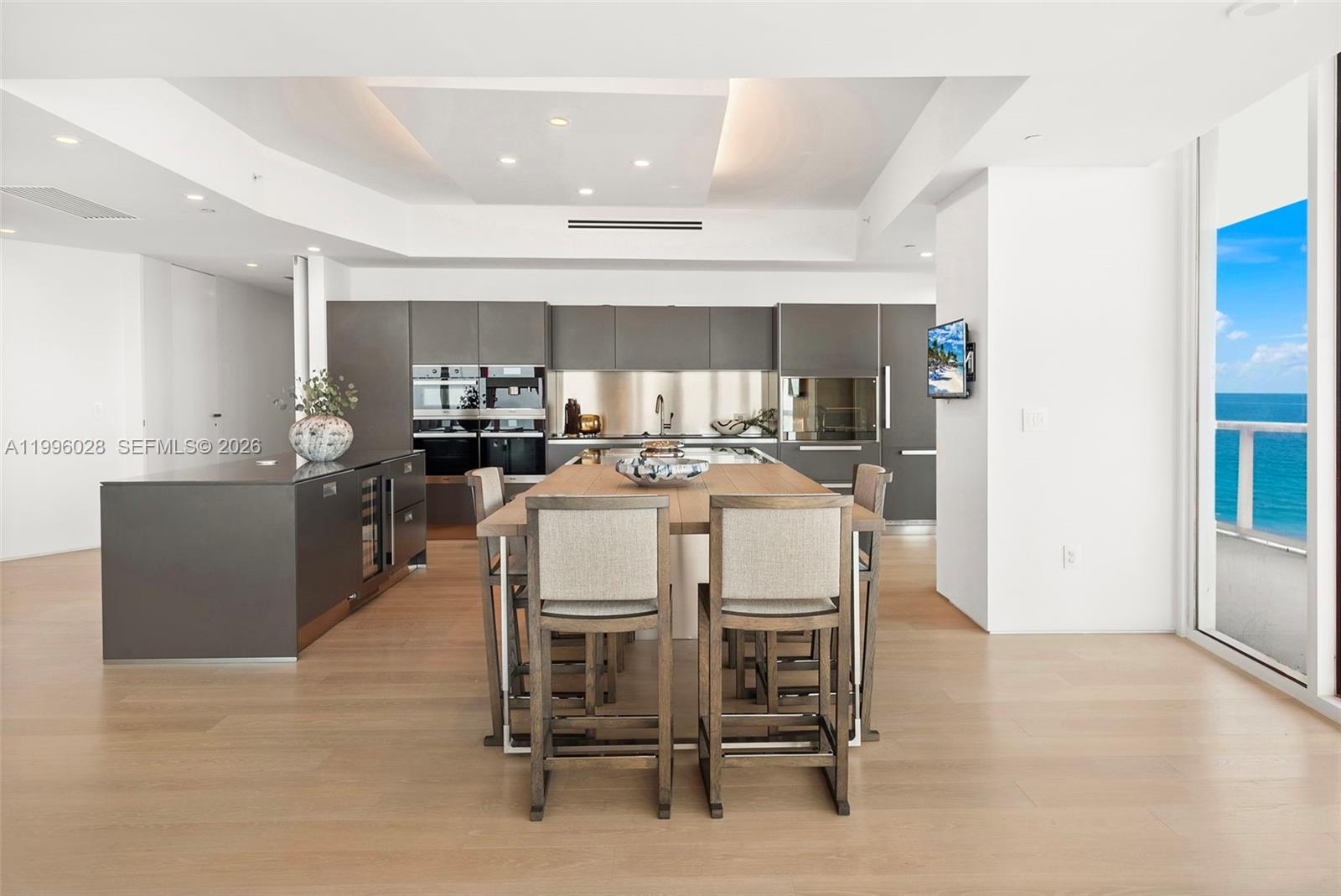 CONTINUUM ON SOUTH BEACH - Residential