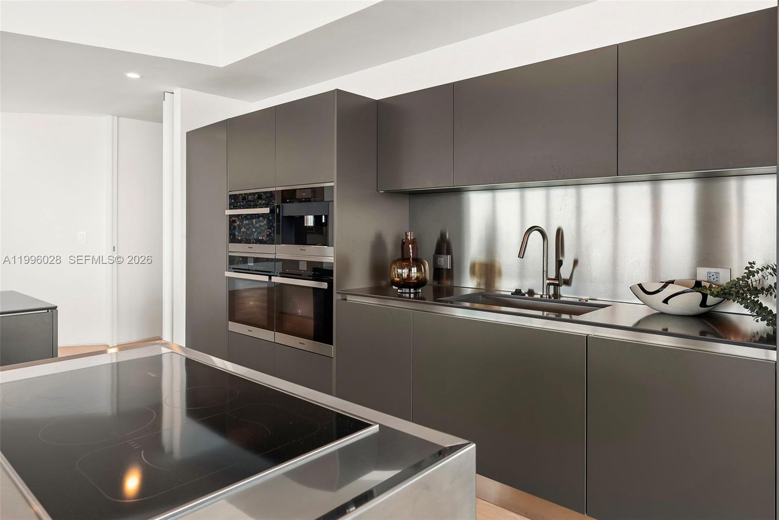 CONTINUUM ON SOUTH BEACH - Residential