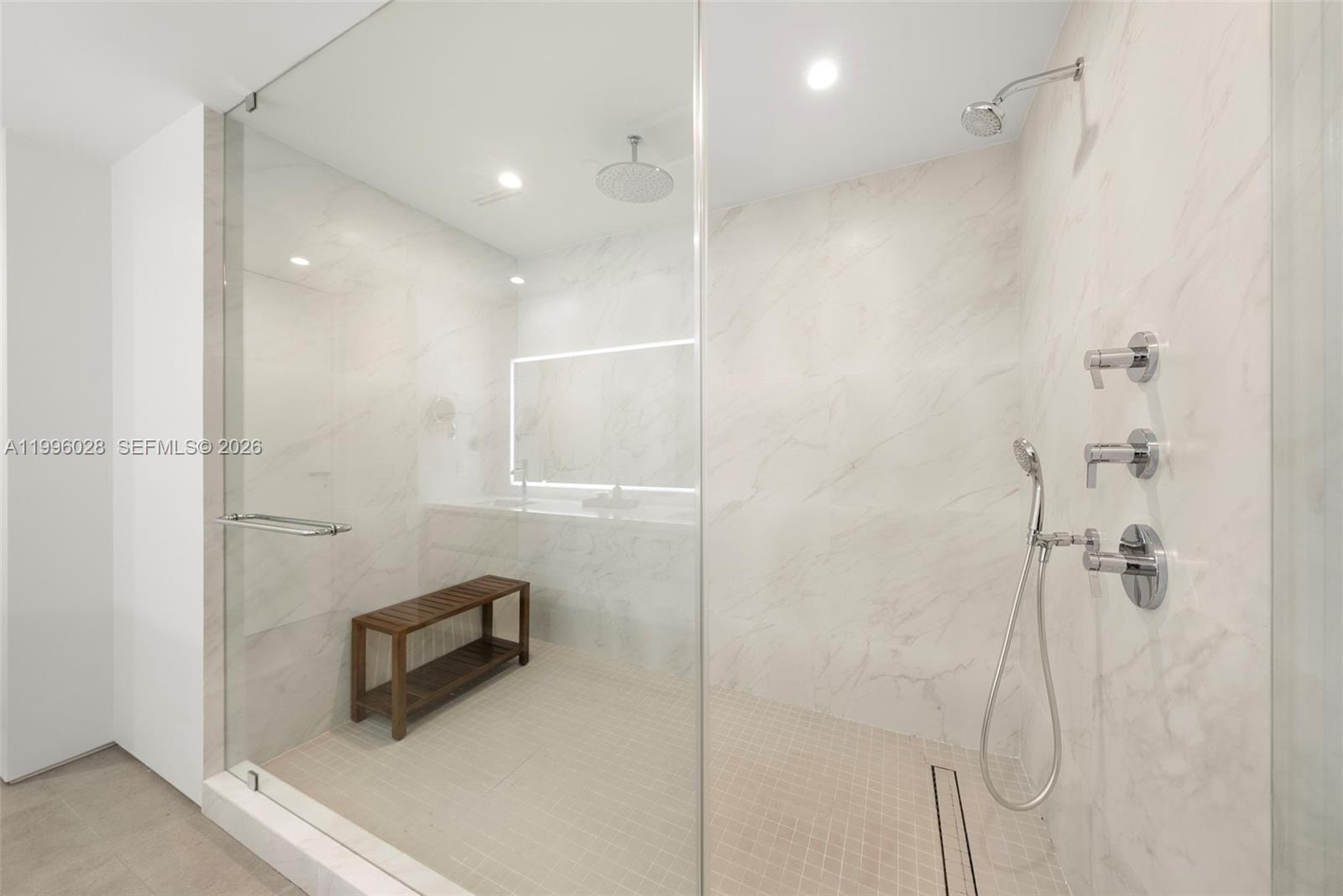 CONTINUUM ON SOUTH BEACH - Residential