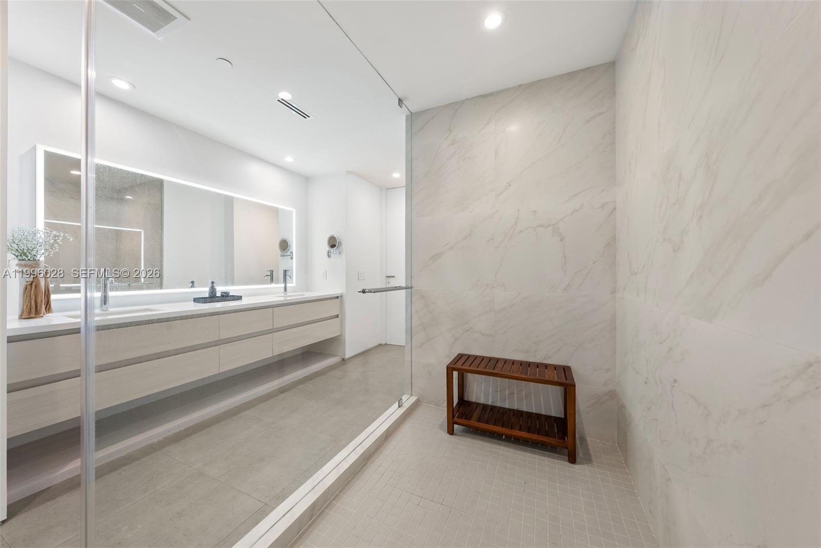 CONTINUUM ON SOUTH BEACH - Residential