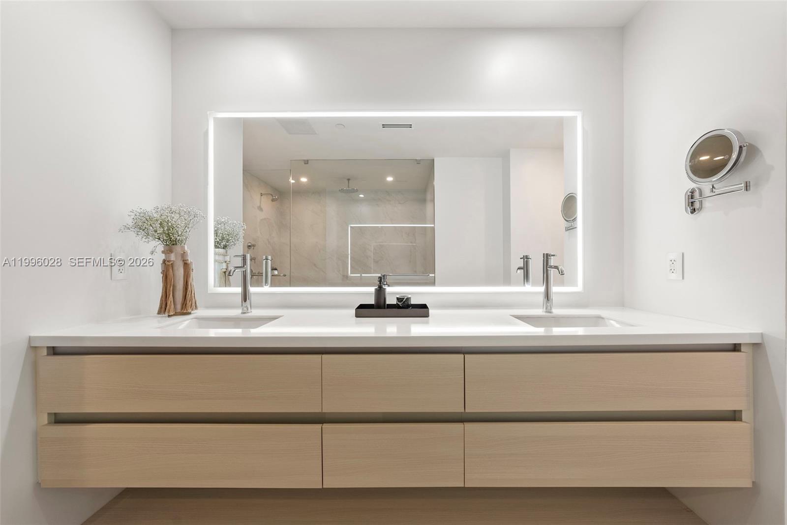 CONTINUUM ON SOUTH BEACH - Residential