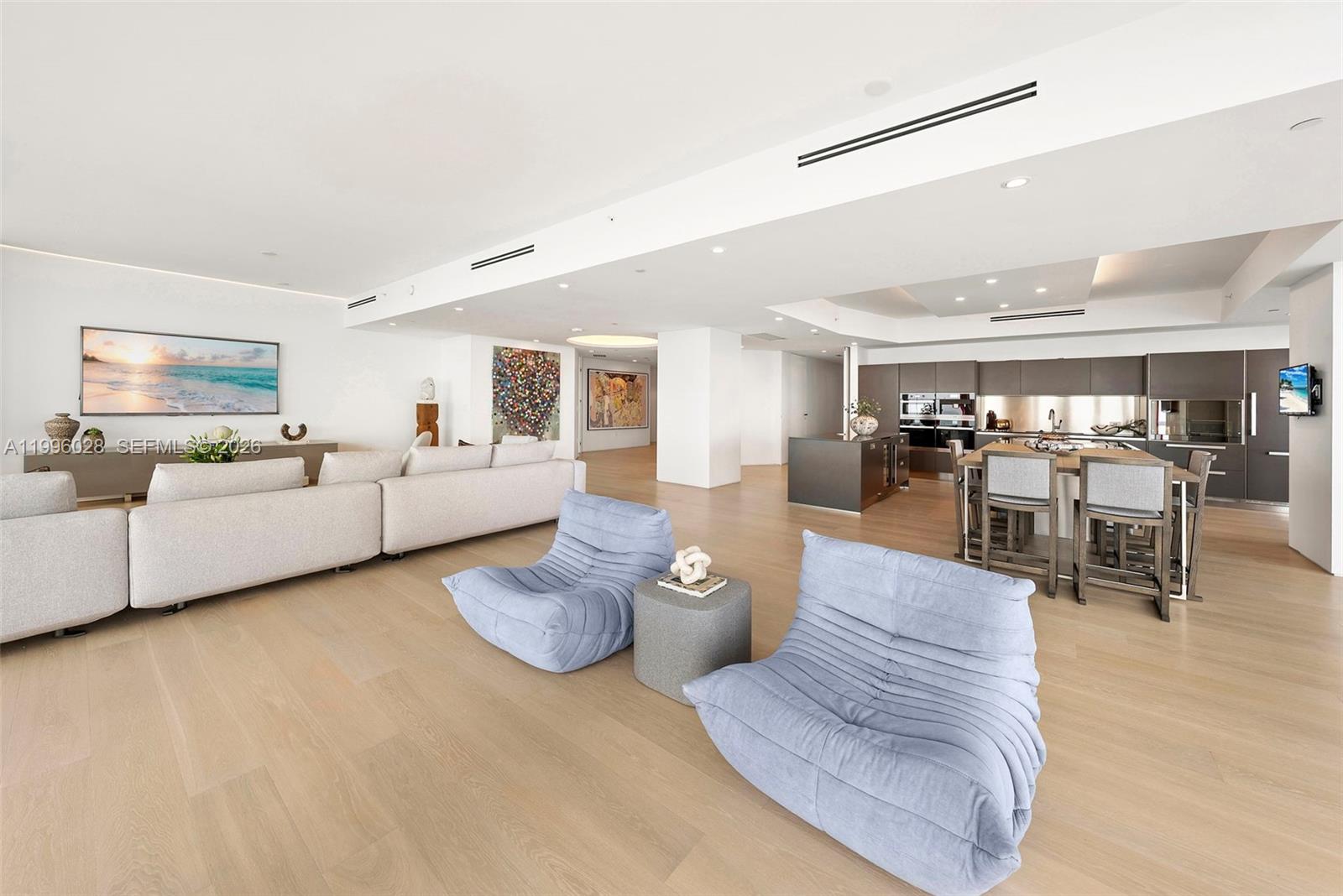 CONTINUUM ON SOUTH BEACH - Residential