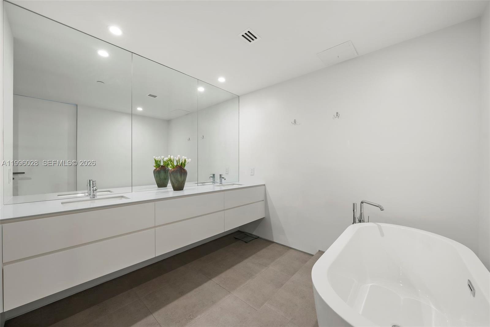 CONTINUUM ON SOUTH BEACH - Residential