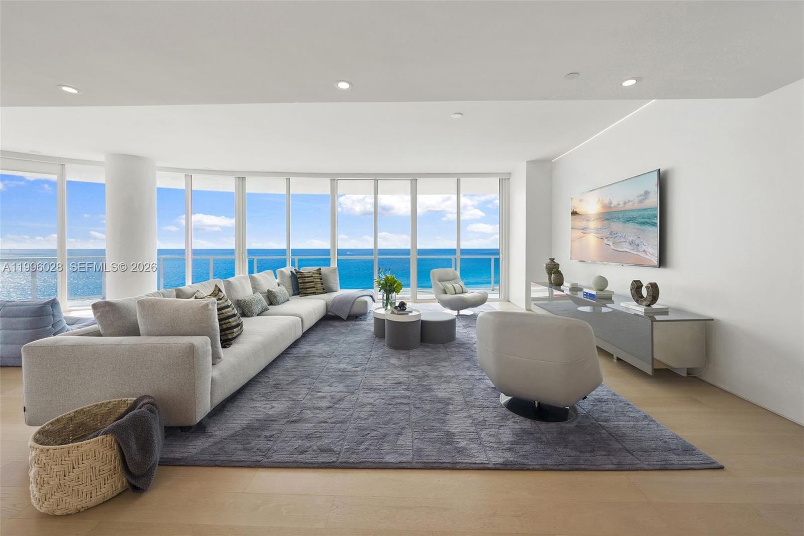 100 S Pointe Dr 1906/07