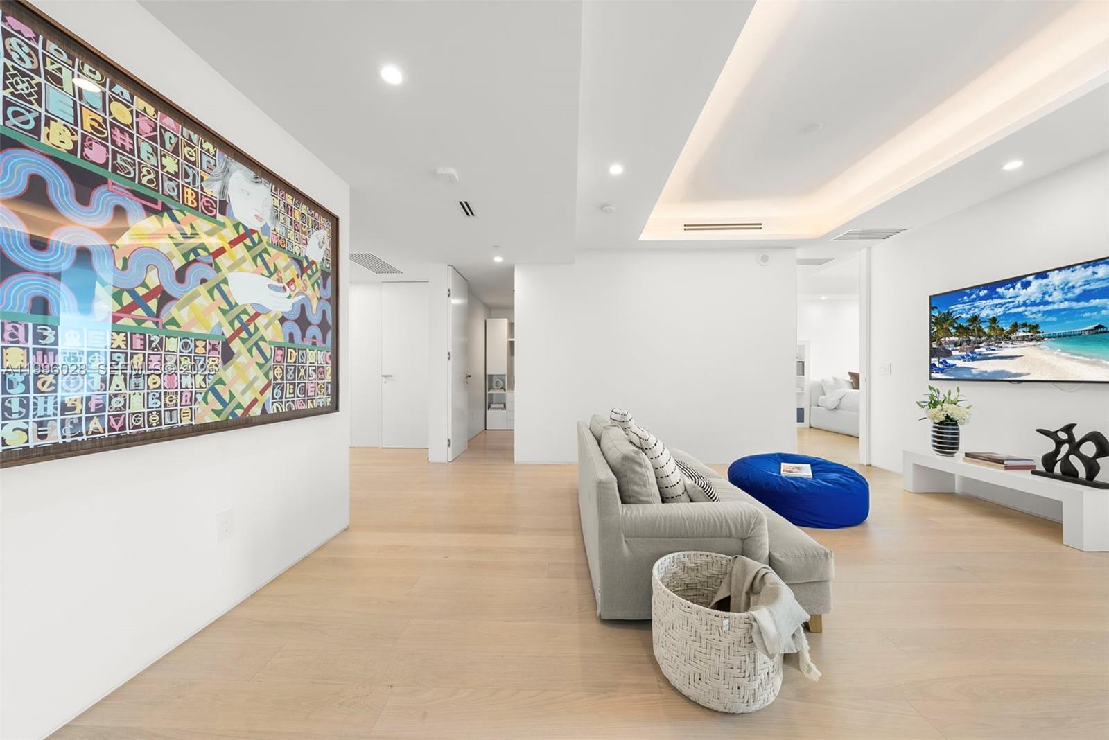 CONTINUUM ON SOUTH BEACH - Residential