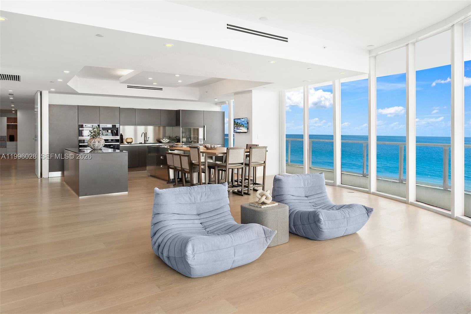 CONTINUUM ON SOUTH BEACH - Residential
