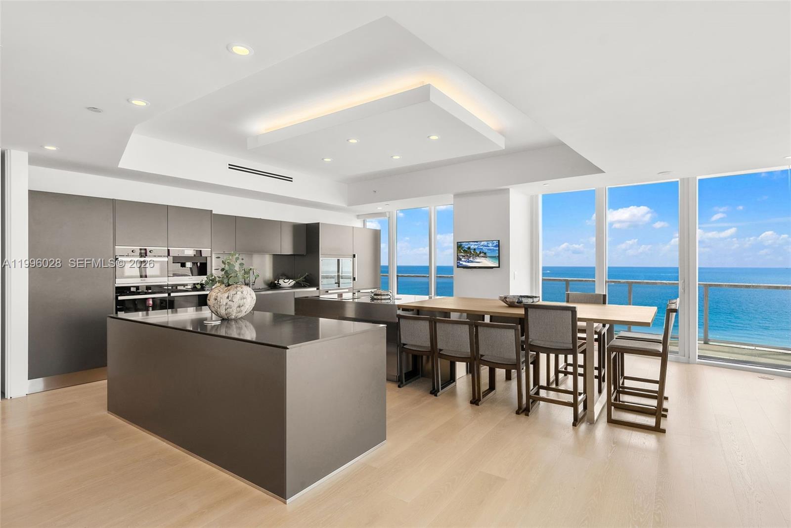 CONTINUUM ON SOUTH BEACH - Residential