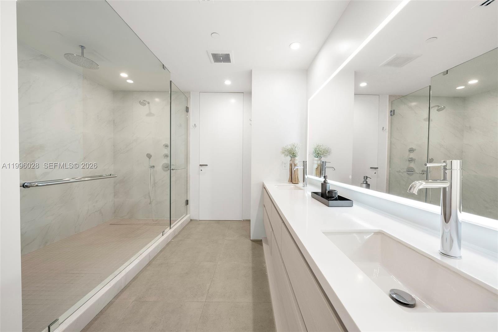 CONTINUUM ON SOUTH BEACH - Residential