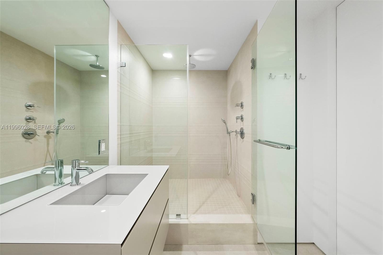 CONTINUUM ON SOUTH BEACH - Residential