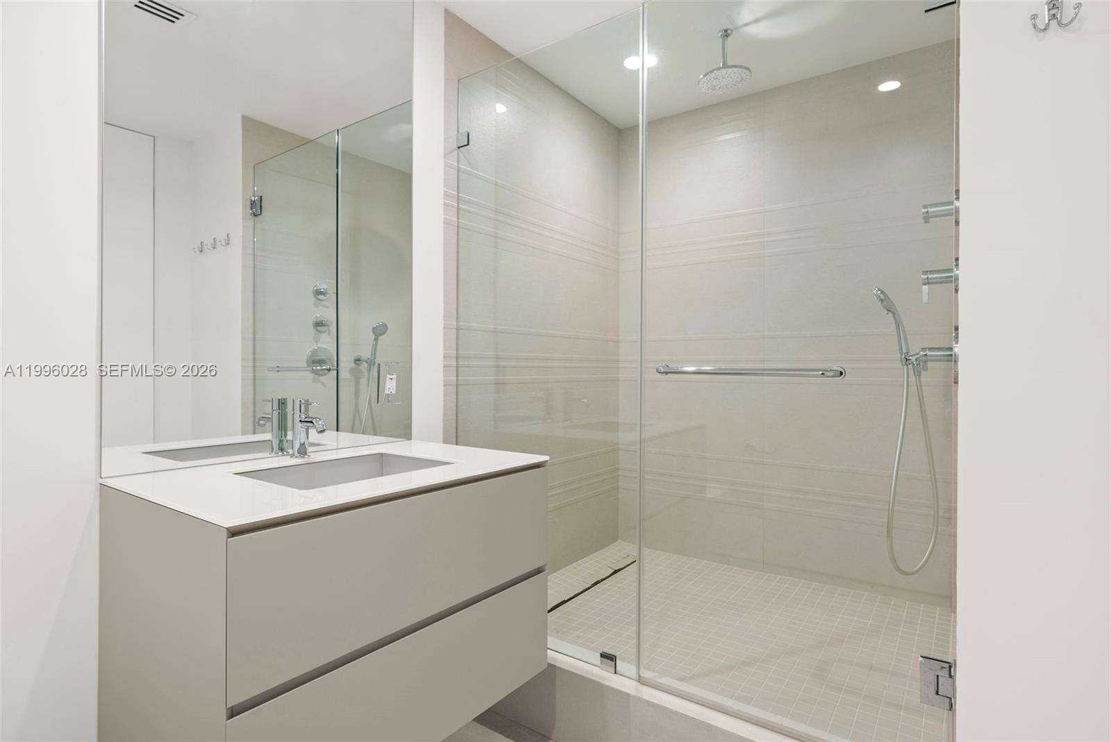 CONTINUUM ON SOUTH BEACH - Residential