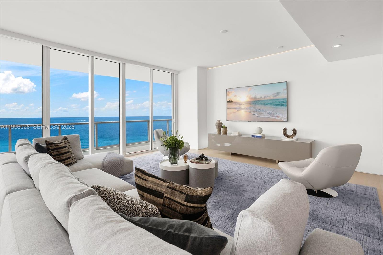 CONTINUUM ON SOUTH BEACH - Residential