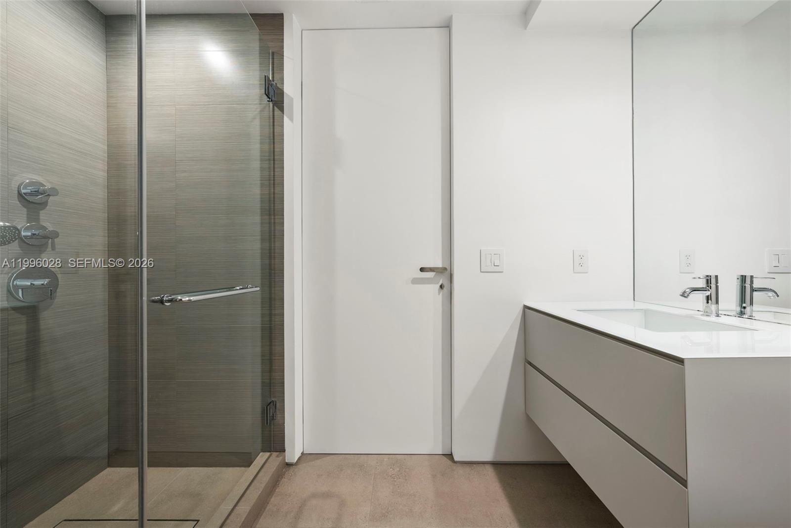 CONTINUUM ON SOUTH BEACH - Residential