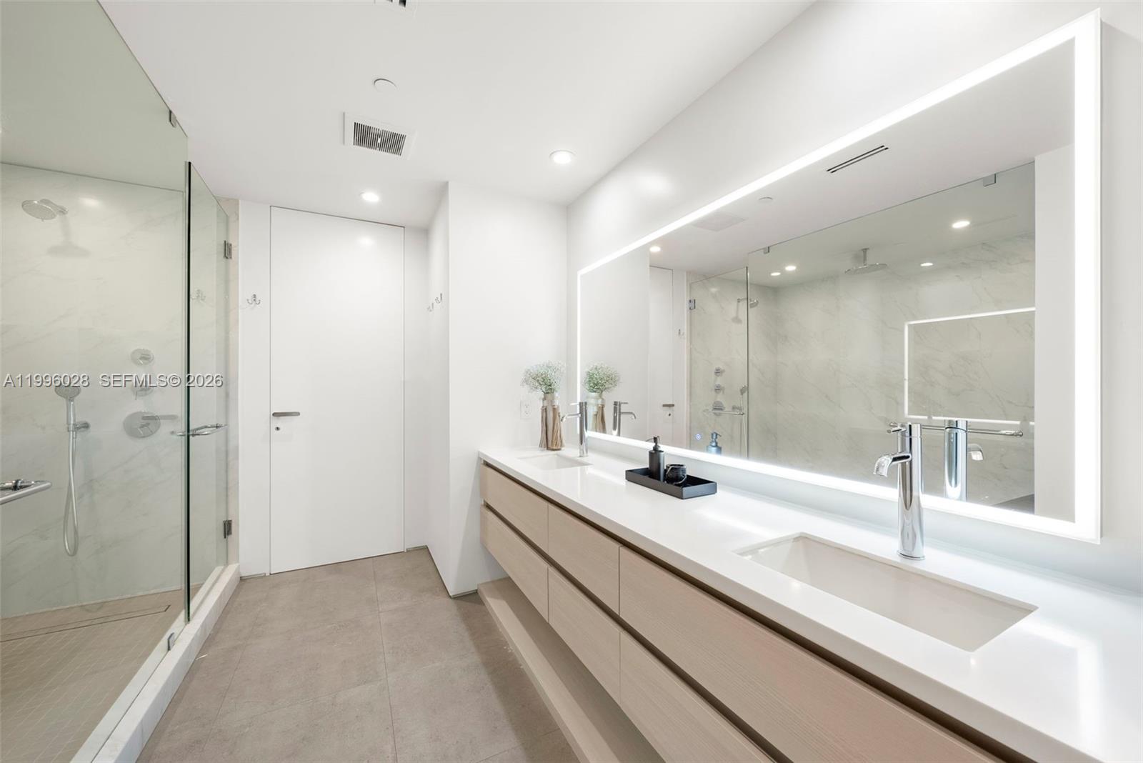 CONTINUUM ON SOUTH BEACH - Residential