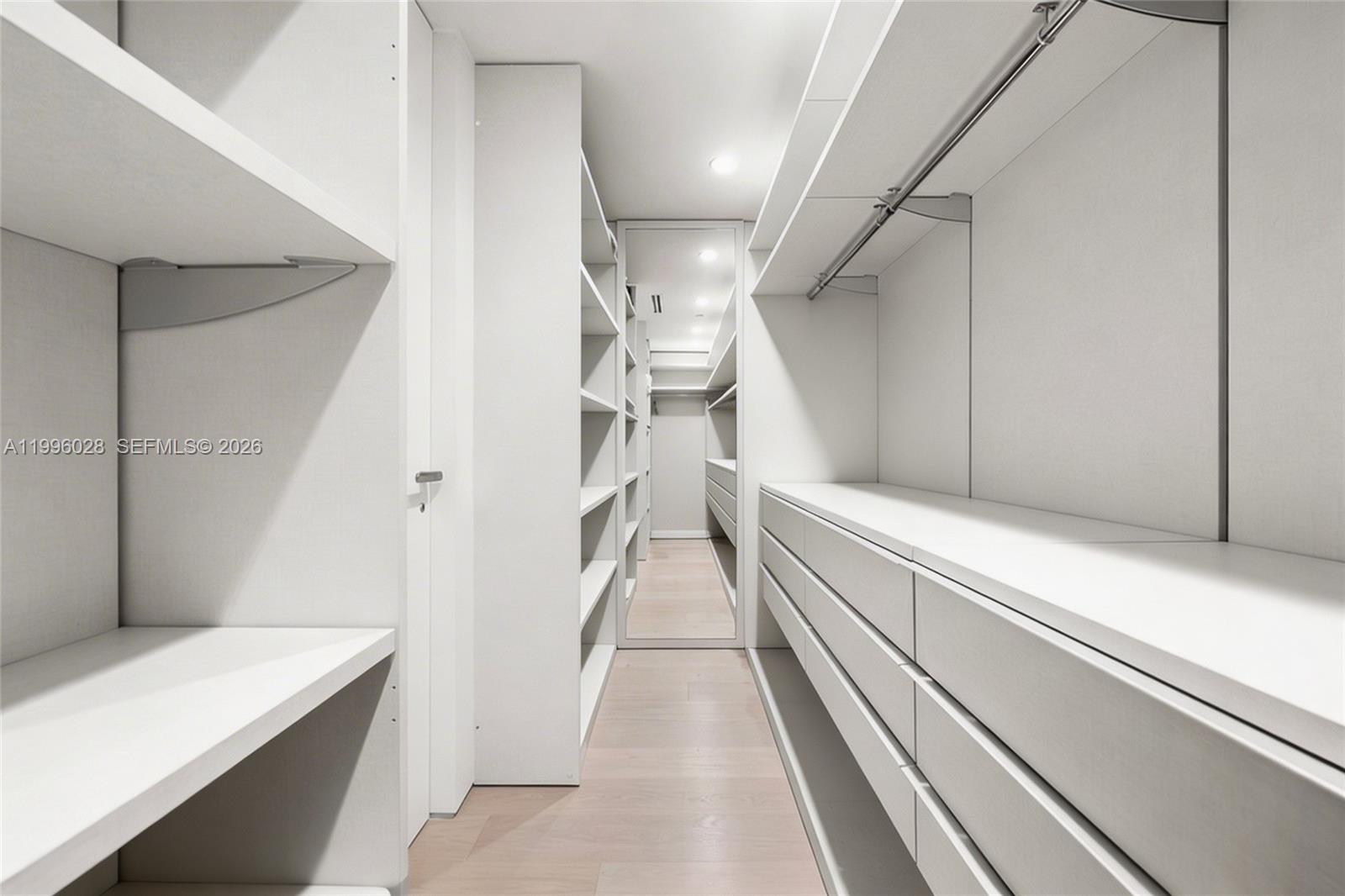 CONTINUUM ON SOUTH BEACH - Residential