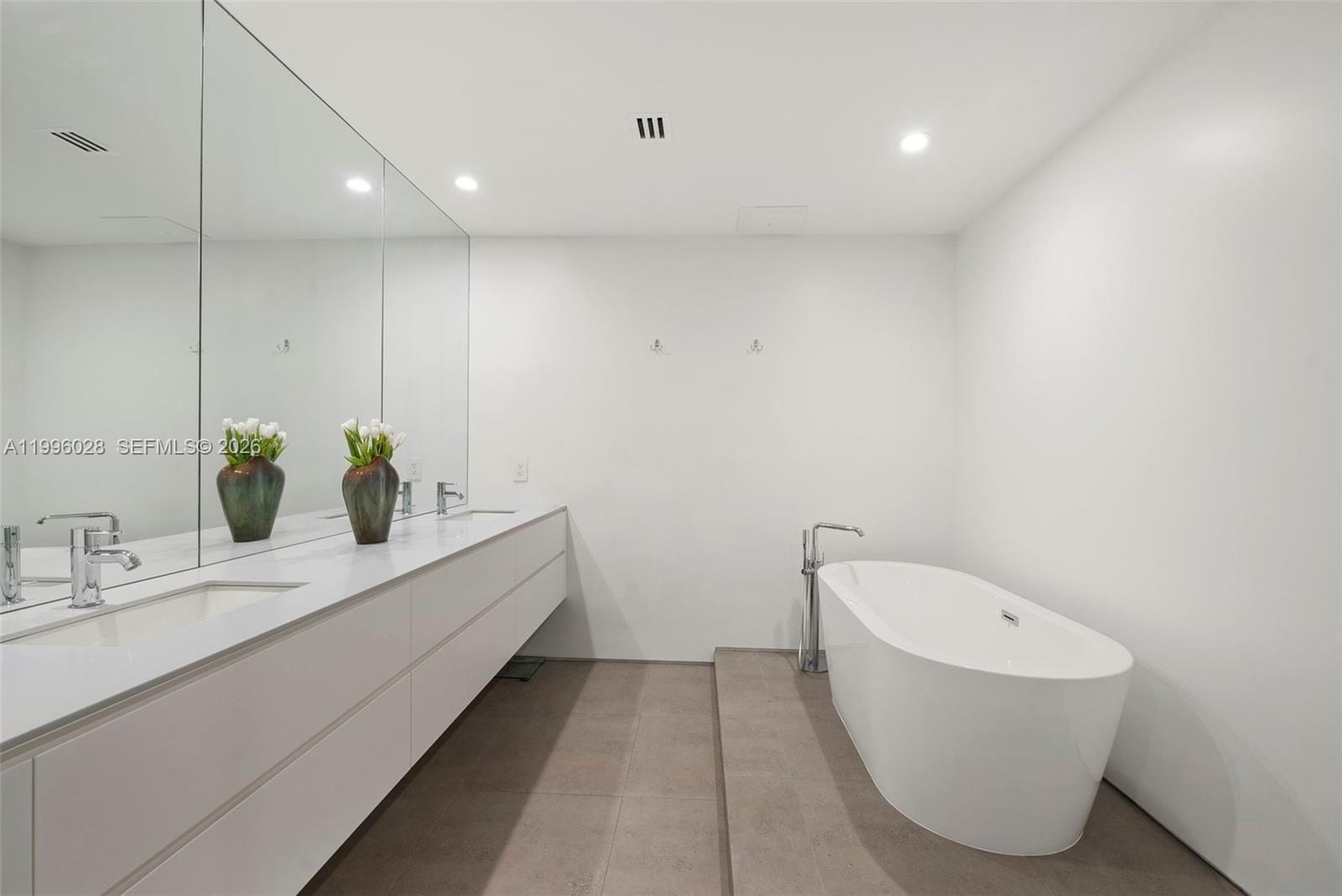 CONTINUUM ON SOUTH BEACH - Residential