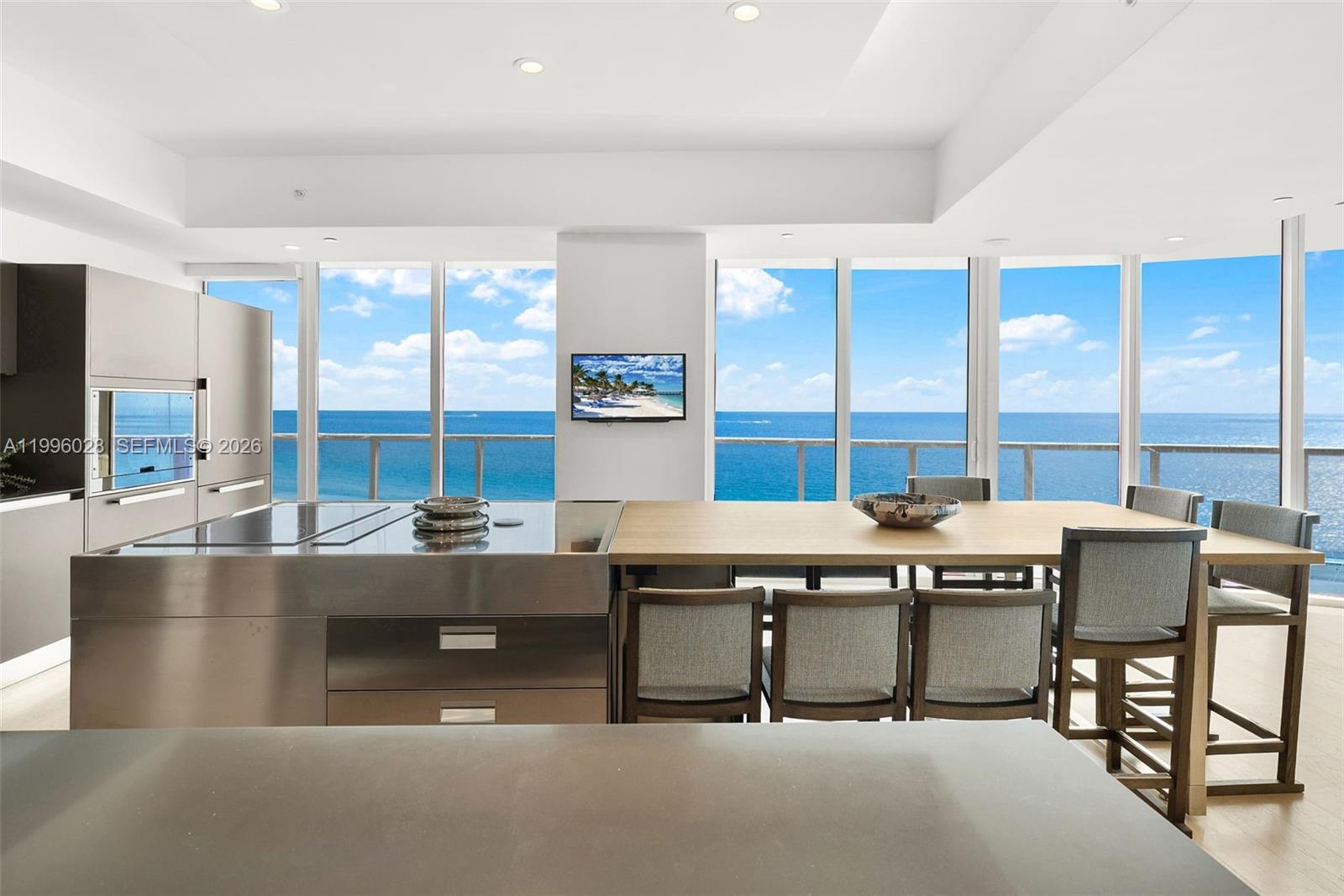 CONTINUUM ON SOUTH BEACH - Residential