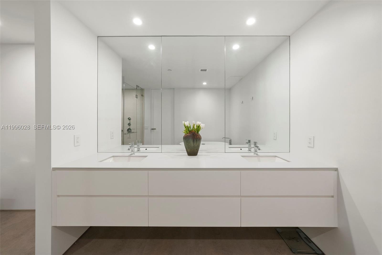 CONTINUUM ON SOUTH BEACH - Residential