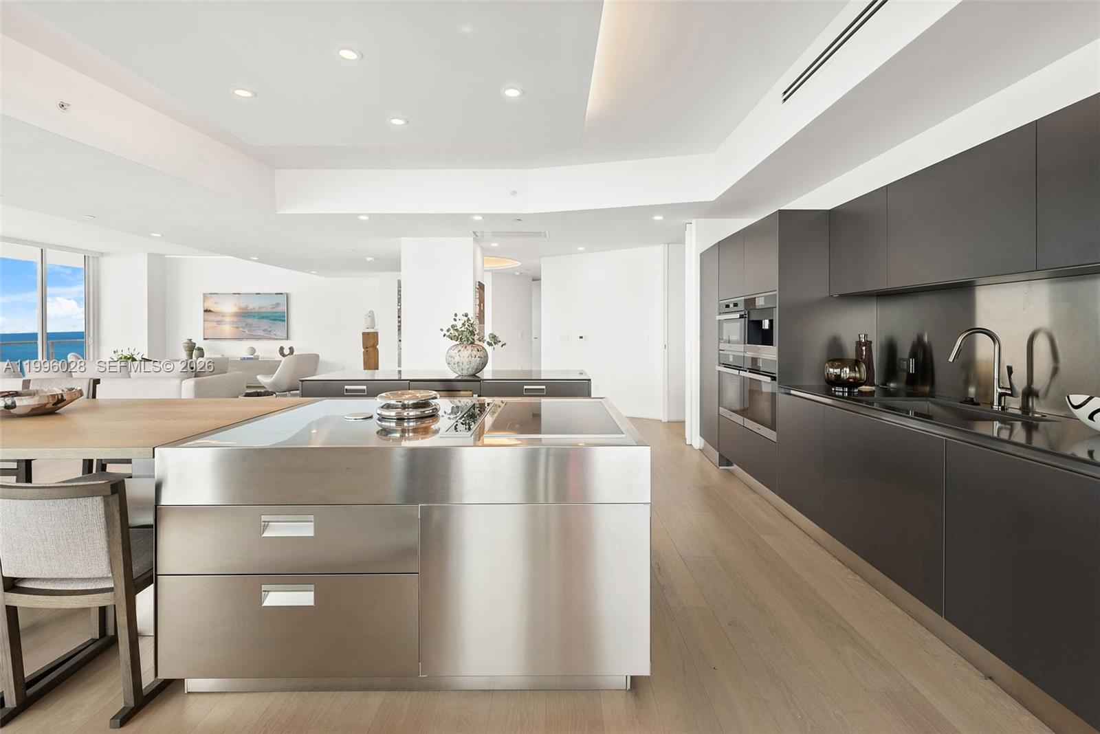 CONTINUUM ON SOUTH BEACH - Residential