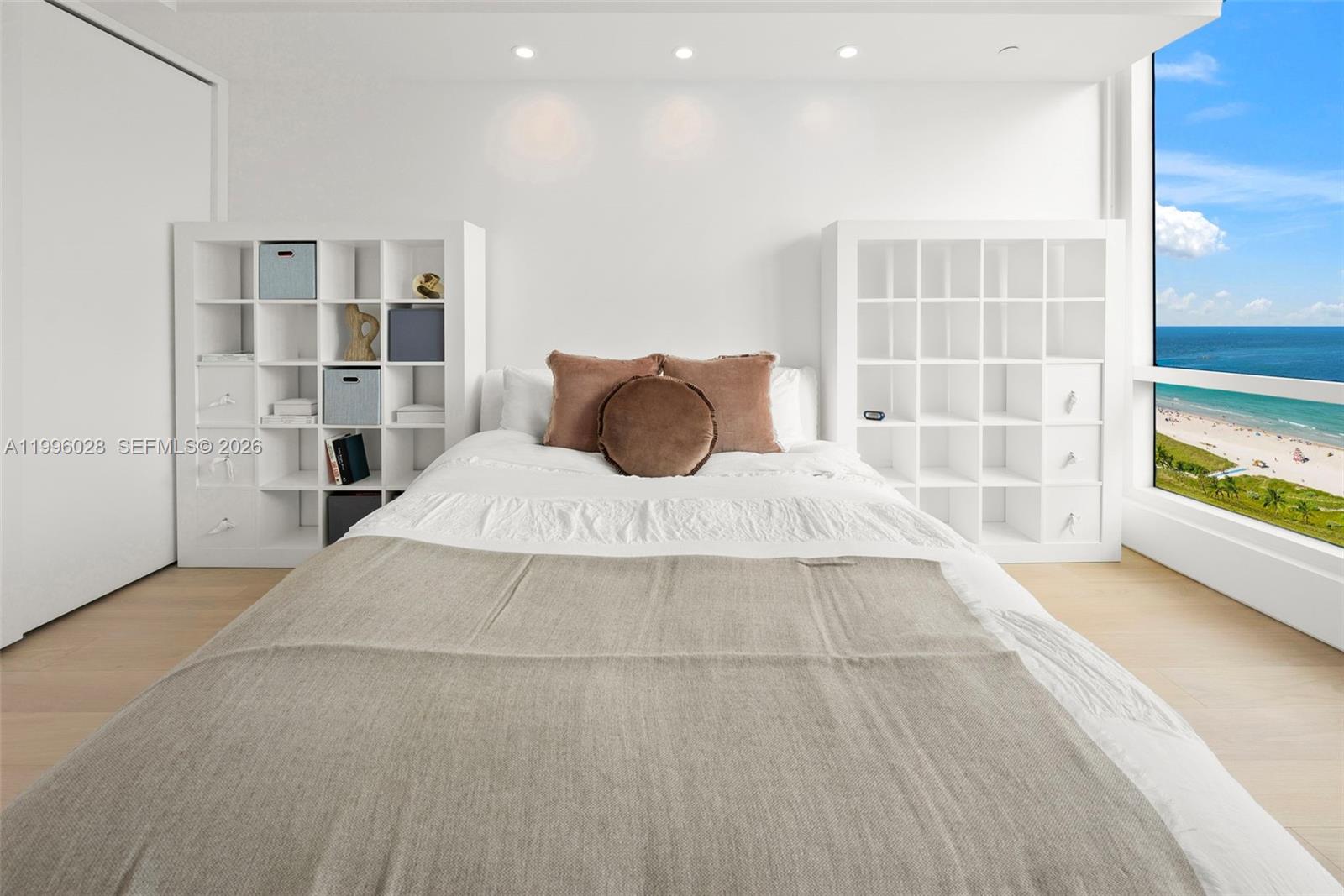 CONTINUUM ON SOUTH BEACH - Residential