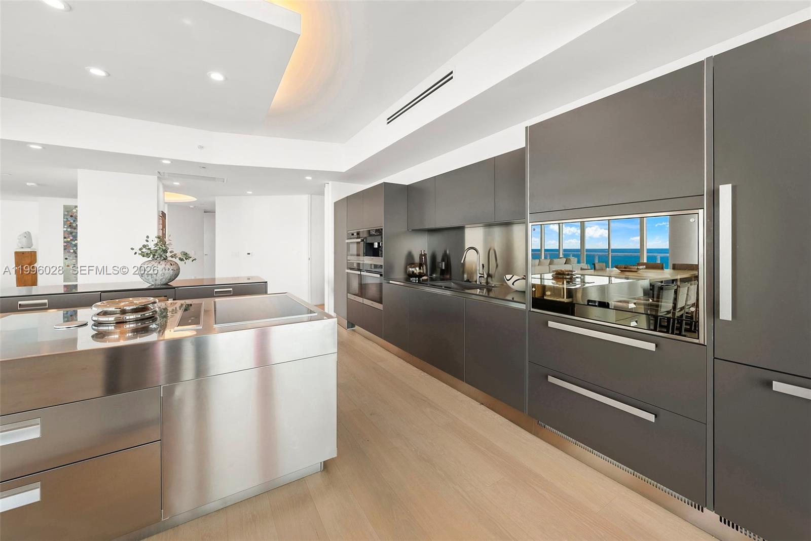 CONTINUUM ON SOUTH BEACH - Residential