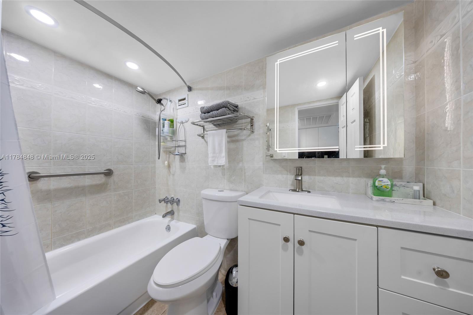 THE AVENTURA BEACH CLUB C - Residential