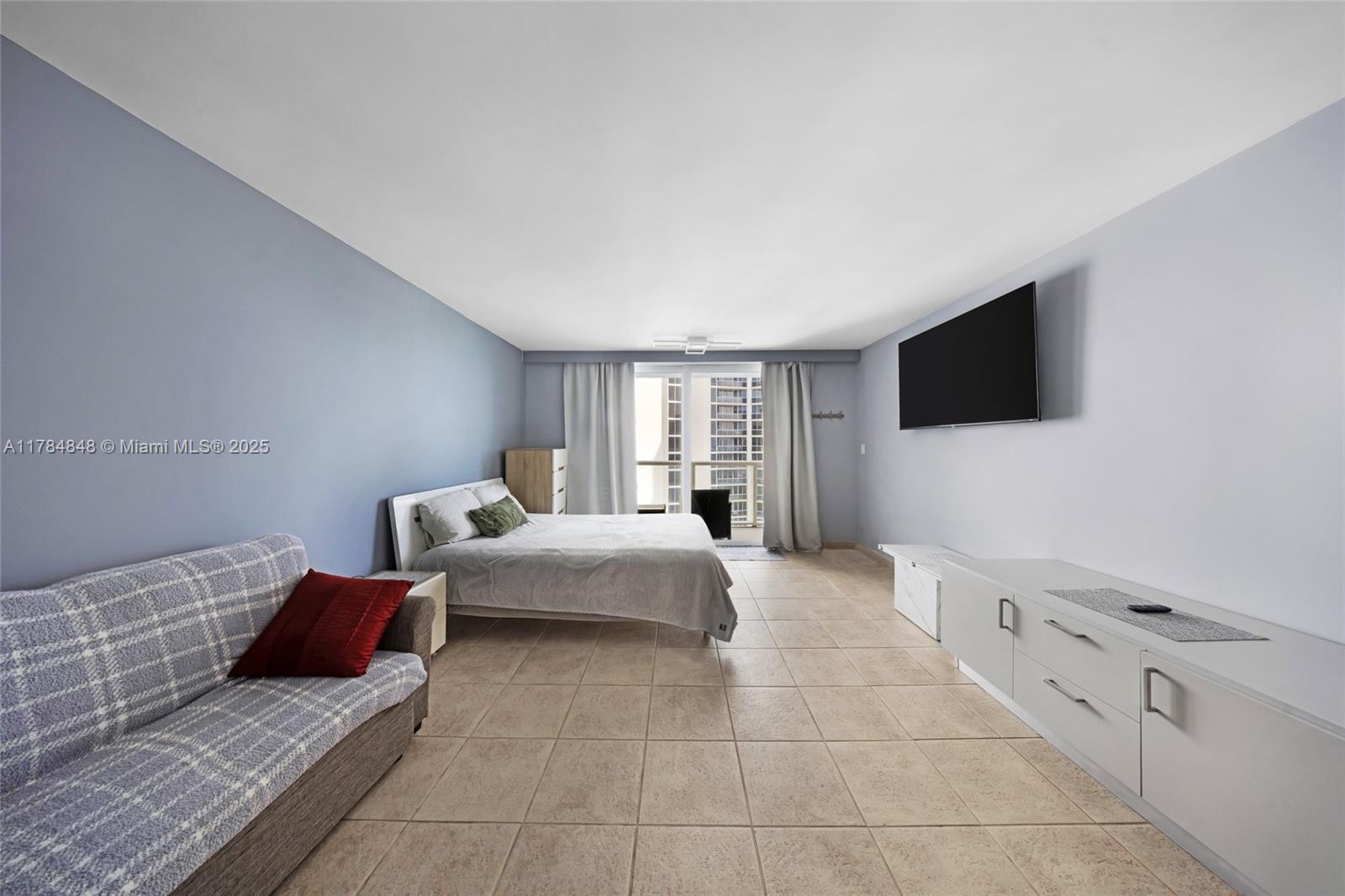 THE AVENTURA BEACH CLUB C - Residential