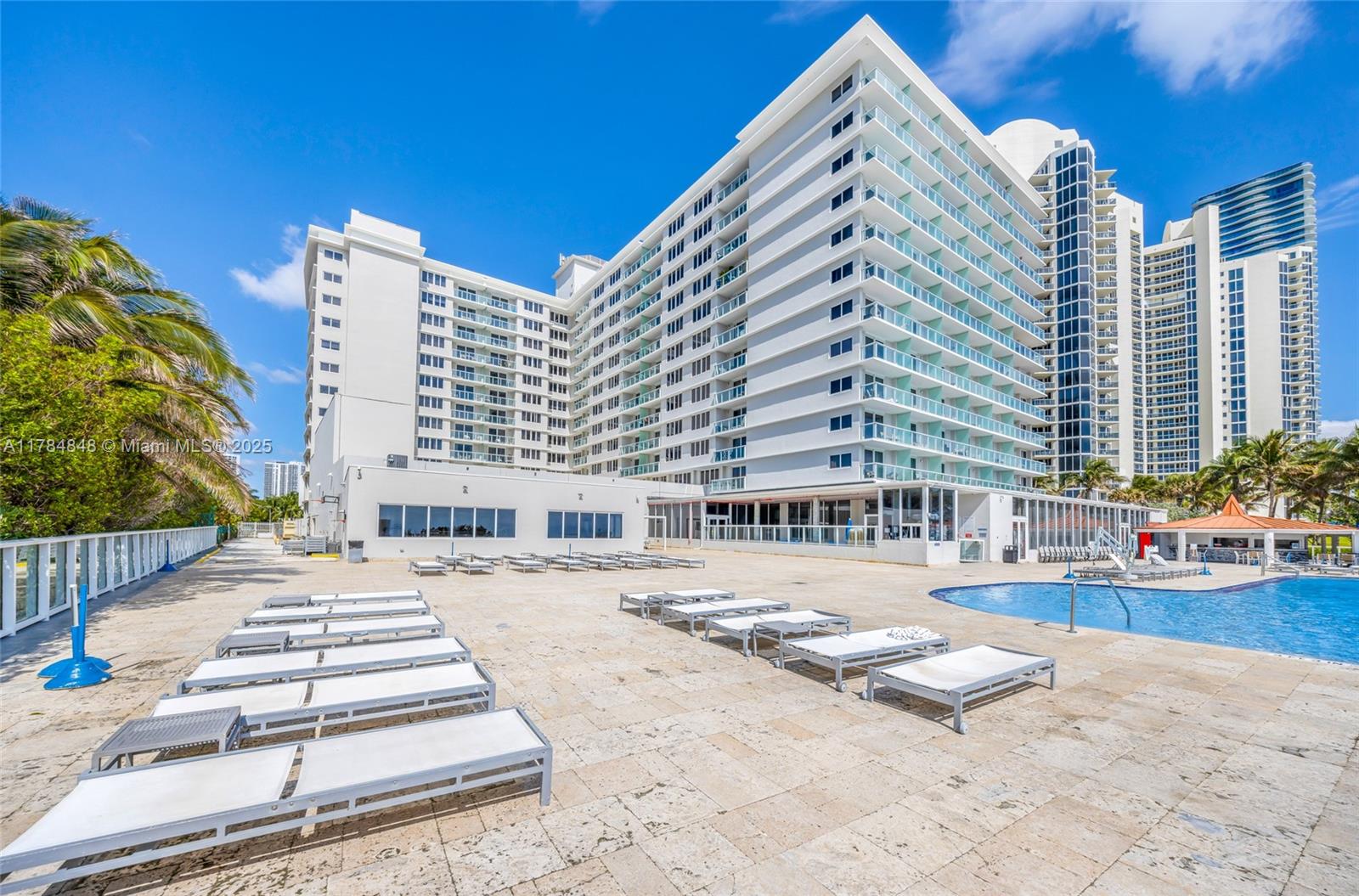 THE AVENTURA BEACH CLUB C - Residential
