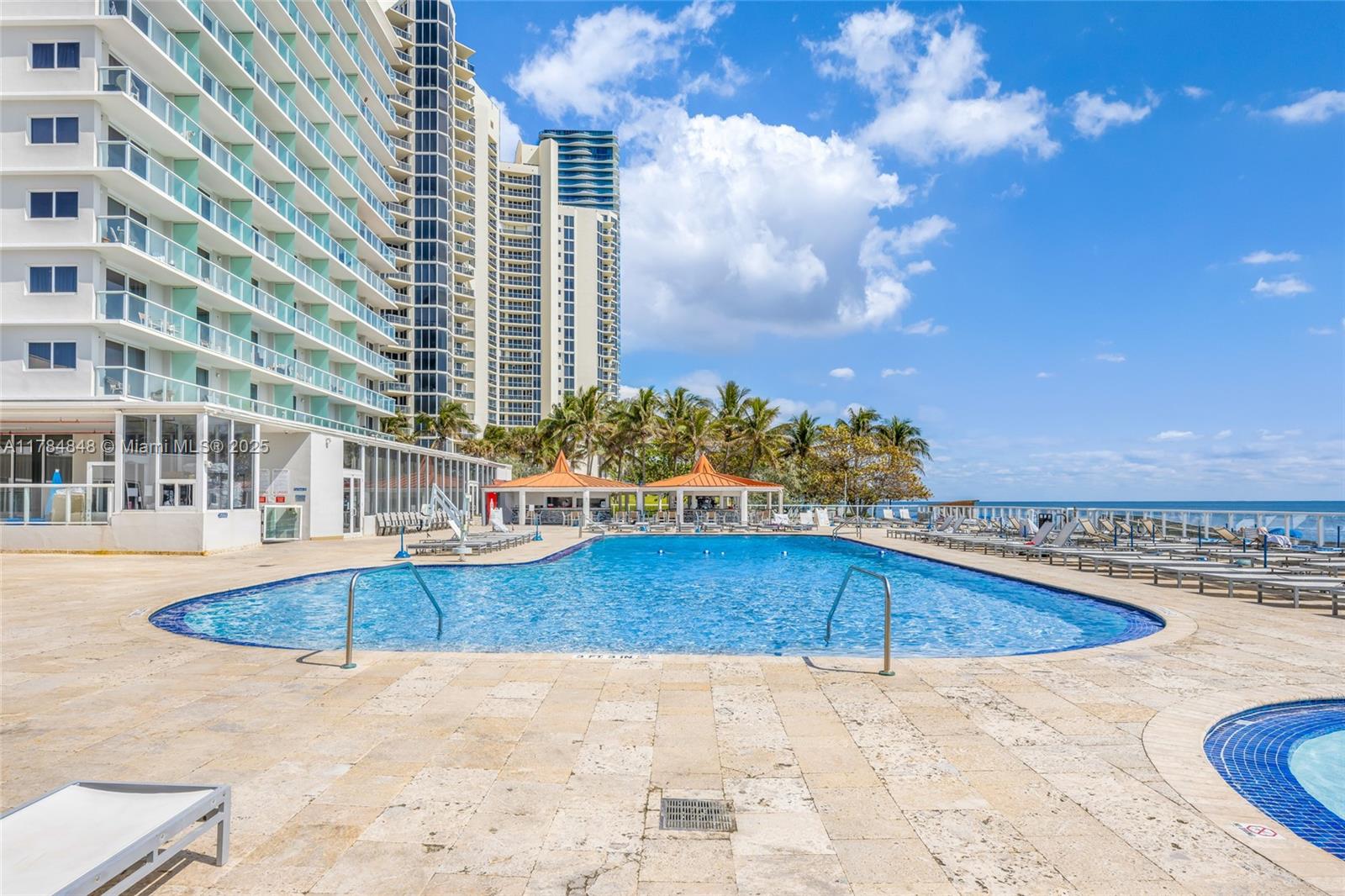 THE AVENTURA BEACH CLUB C - Residential