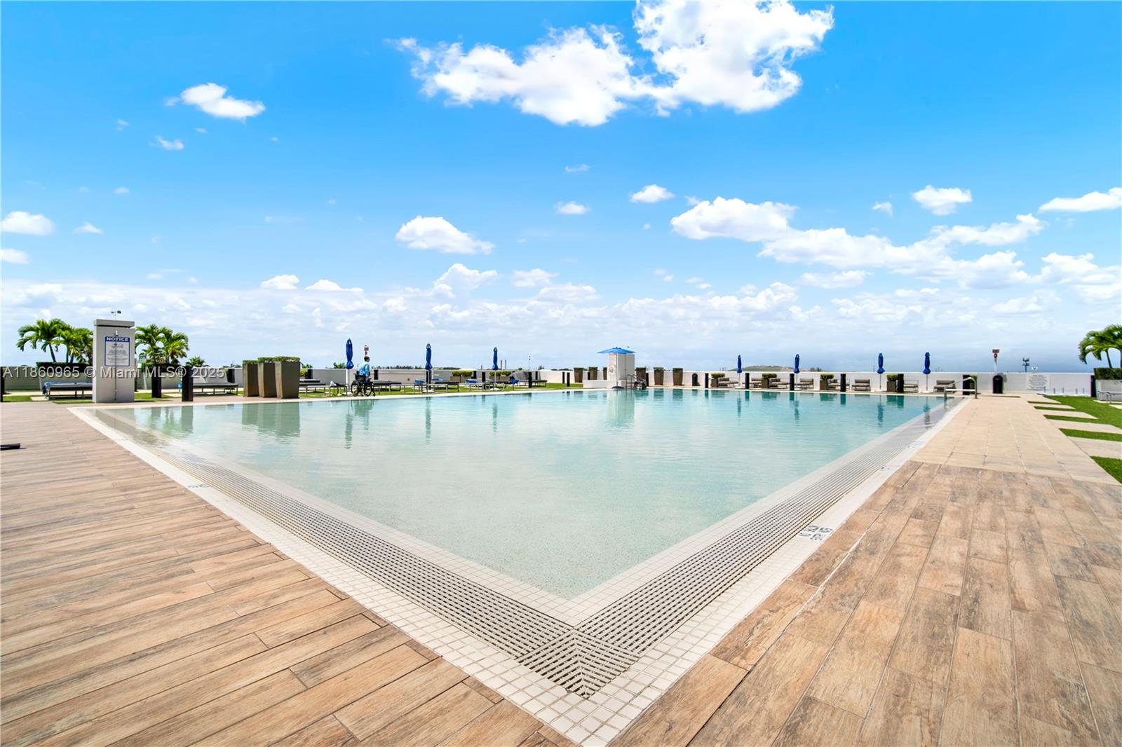 5300 Paseo Downtown Doral - Residential