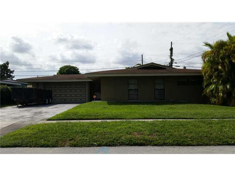 Beautiful, Well Kept House for Rent! 3/2 Bath is available for Move in on Jan 1st 2015! Give proper notice to your landlord and secure your next spot today! This one is guaranteed not to last!